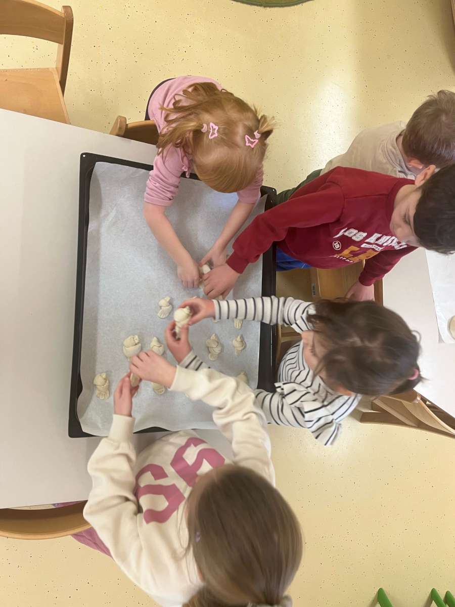 “FTIČEKI SE ŽENIJU” ZA VALENTINOVO
<p>SKUPINA S ALTERNATIVNIM MONTESSORI PROGRAMOM - PUCEKOVIĆEVA</p>